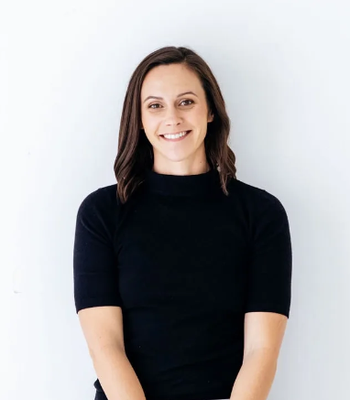 Portrait of Vonda Golub, REALTOR®.